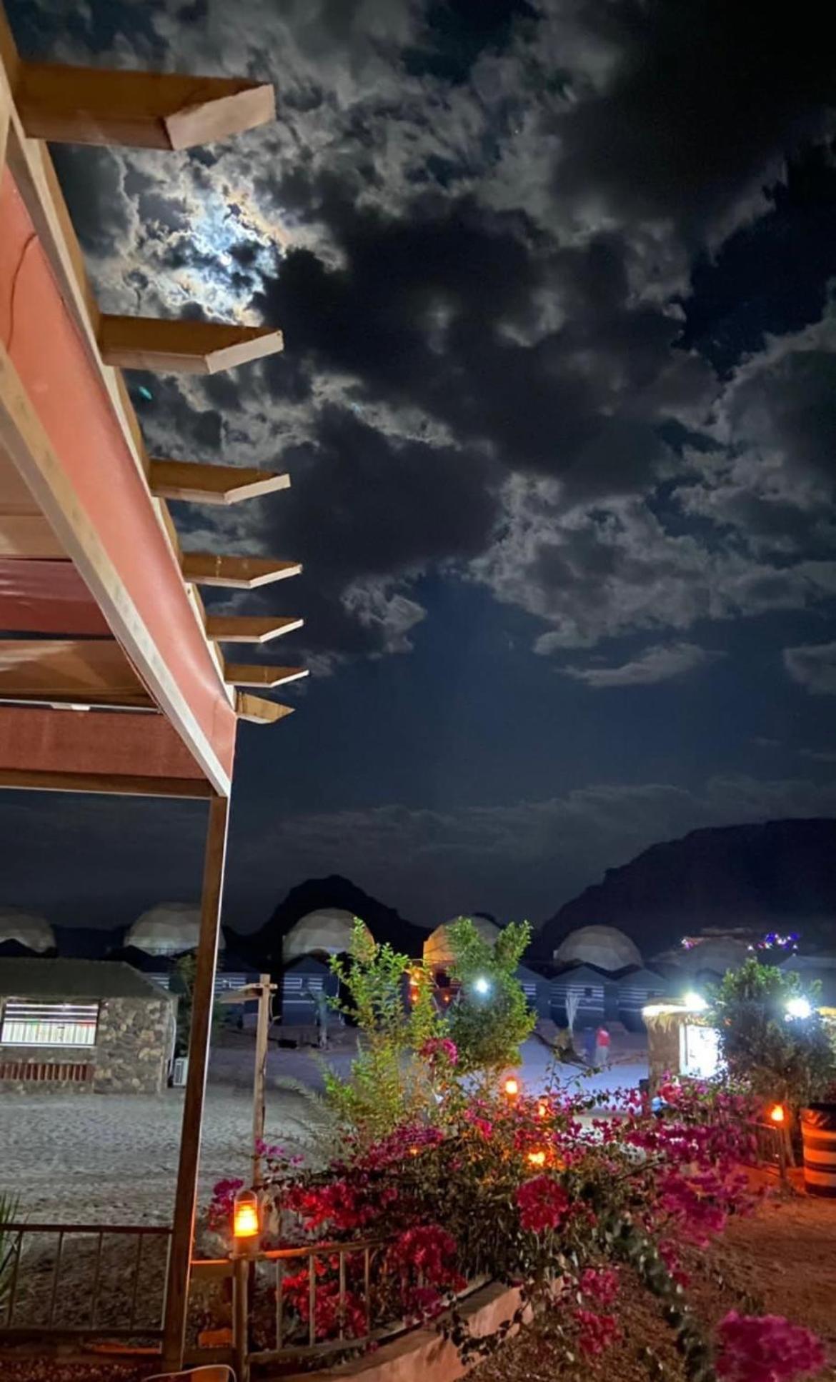 Wadi Rum Starlight Camp Hotel Exterior photo